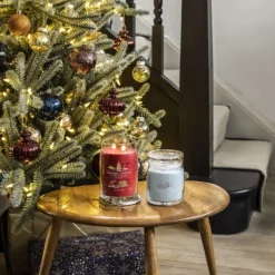 Signature Jar Candle Yankee Candle Medium North Pole Hideaway 368g Clearance
